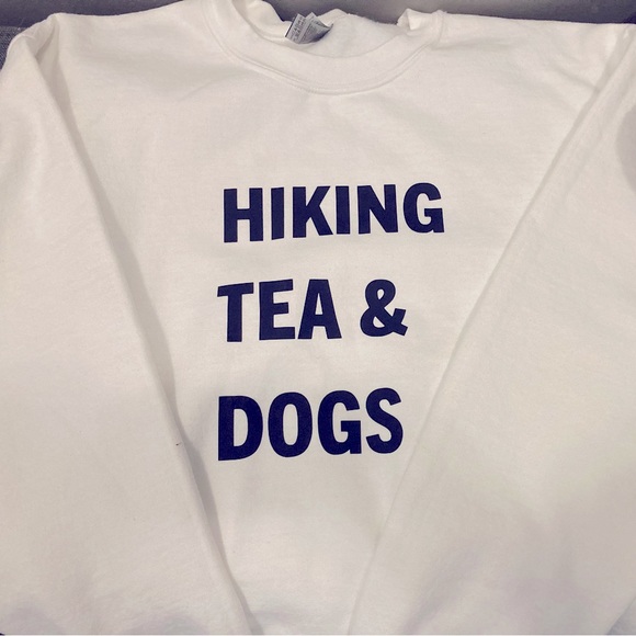 3/$20!! Brand new white women’s sweatshirt - size medium - Picture 1 of 2